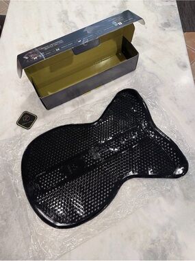 Kavallerie Gel Saddle Pad Basic Riser Non Slip Shock Absorbing NEW